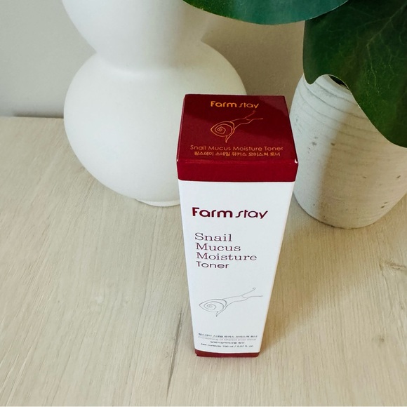 FARMSTAY Snail Mucus Moisture Toner 150ml/5.07 fl. oz - Picture 11 of 16